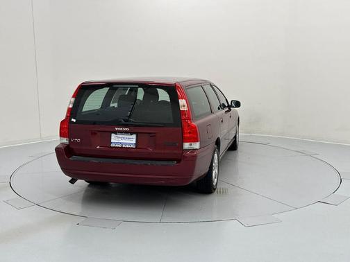 Passion Red 2007 Volvo V70 2.4