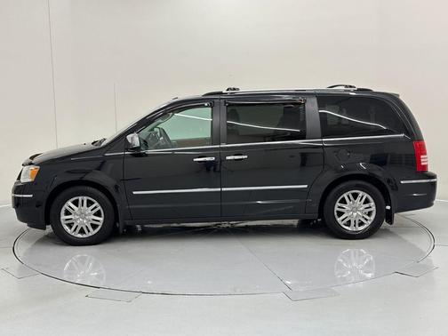 2010 Chrysler Town & Country Limited