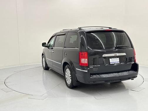 2010 Chrysler Town & Country Limited