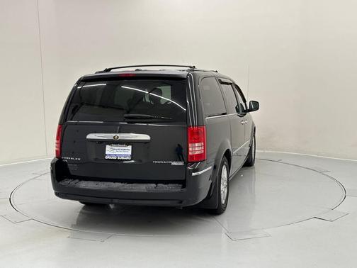 2010 Chrysler Town & Country Limited