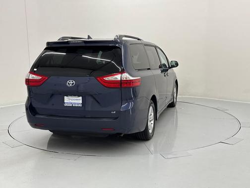 2018 Toyota Sienna LE
