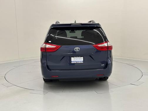 2018 Toyota Sienna LE