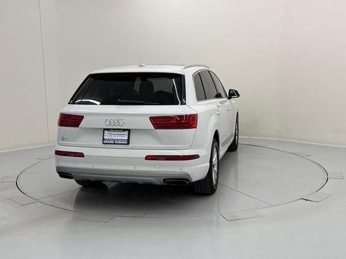 2019 Audi Q7 45 Premium