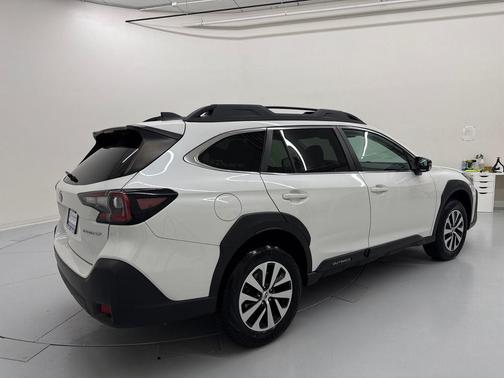 Crystal White Pearl 2023 Subaru Outback Premium