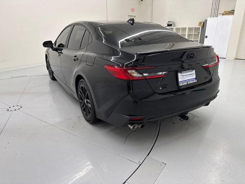 Midnight Black Metallic 2025 Toyota Camry SE