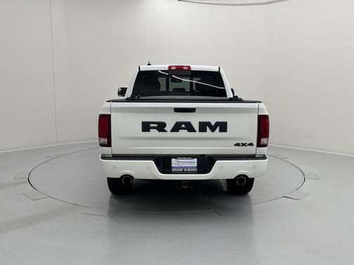 2017 RAM 1500 Night Crew Cab 4x4 5'7' Box