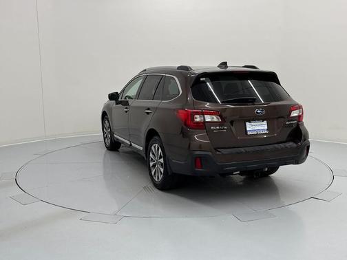 Champagne 2019 Subaru Outback 2.5i Touring