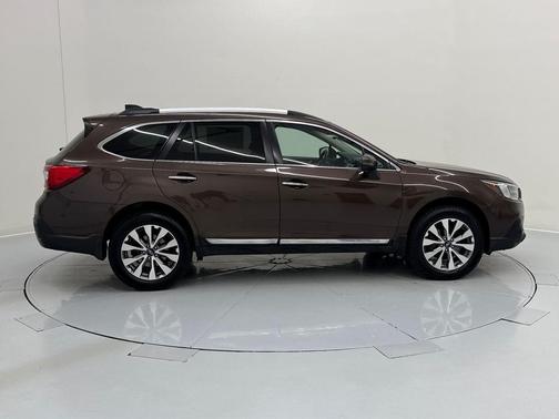 Champagne 2019 Subaru Outback 2.5i Touring