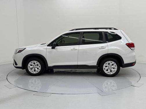 Crystal White Pearl 2023 Subaru Forester Limited
