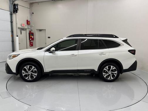 Crystal White Pearl 2021 Subaru Outback Limited XT