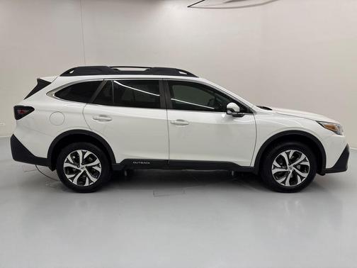 Crystal White Pearl 2021 Subaru Outback Limited XT