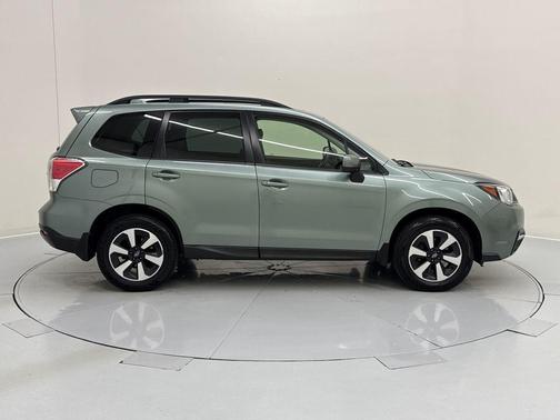 Jasmine Green Metallic 2018 Subaru Forester 2.5i Premium