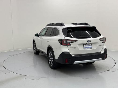 Crystal White Pearl 2022 Subaru Outback Limited