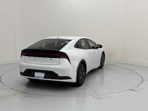 2025 Toyota Prius LE