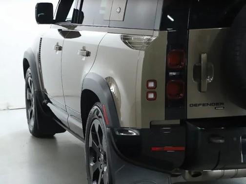2022 Land Rover Defender 110 X-Dynamic SE