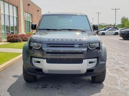 2025 Land Rover Defender 130 P400 S