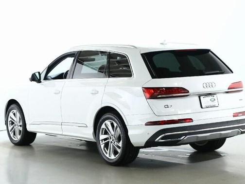 2023 Audi Q7 55 Premium Plus