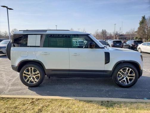 2025 Land Rover Defender 110 P400 S