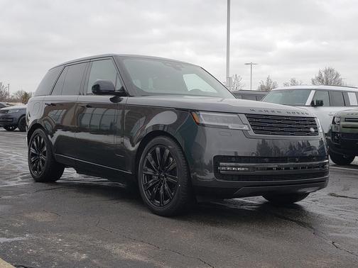 2026 Land Rover Range Rover P550e SE