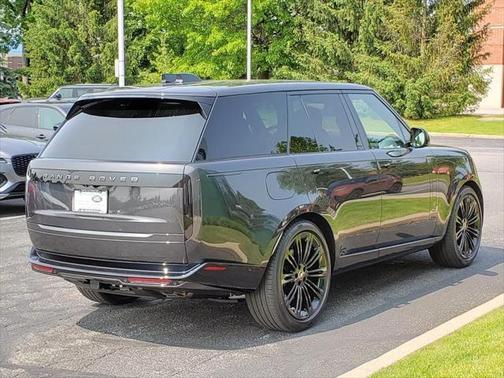 2025 Land Rover Range Rover P530 SE
