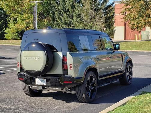 2025 Land Rover Defender 110 P400 X-Dynamic SE