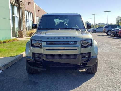 2025 Land Rover Defender 110 P400 X-Dynamic SE