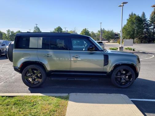 2025 Land Rover Defender 110 P400 X-Dynamic SE