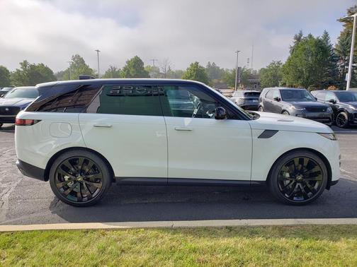 2025 Land Rover Range Rover Sport SE