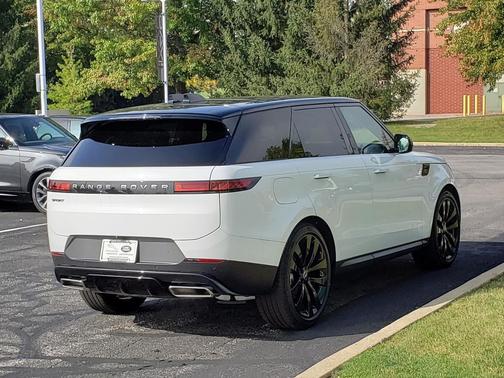 2025 Land Rover Range Rover Sport SE