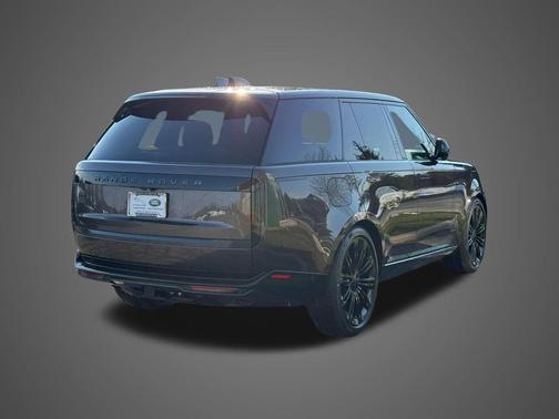 2026 Land Rover Range Rover P530 SE