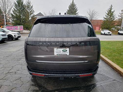 2025 Land Rover Range Rover P530 SE