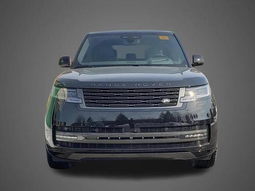 2026 Land Rover Range Rover P550e SE