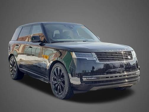 2026 Land Rover Range Rover P550e SE