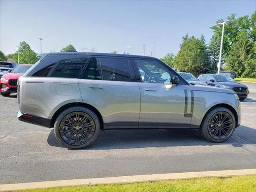 2025 Land Rover Range Rover P530 SE