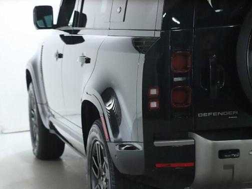 2023 Land Rover Defender 110 X-Dynamic SE