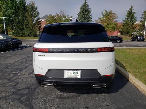 2025 Land Rover Range Rover Sport SE