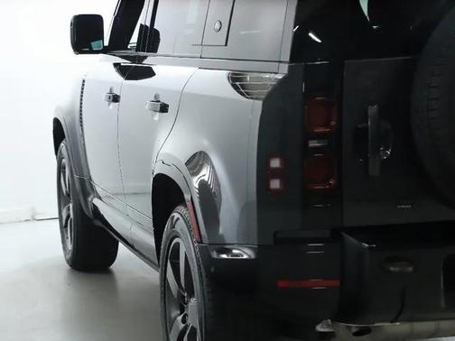 2023 Land Rover Defender 110 X-Dynamic SE
