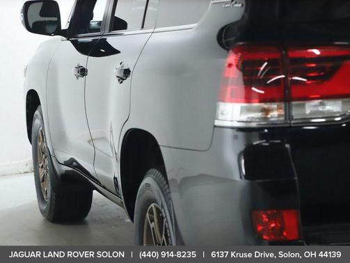 2020 Toyota Land Cruiser Base