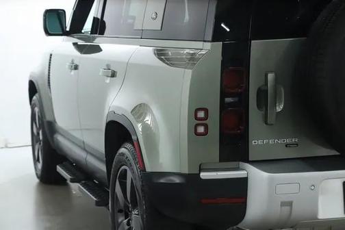 2022 Land Rover Defender 110 SE
