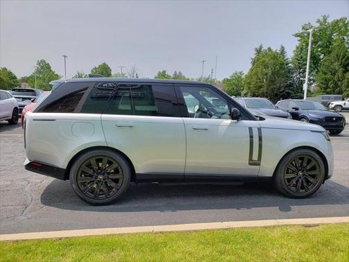2025 Land Rover Range Rover P550e SE