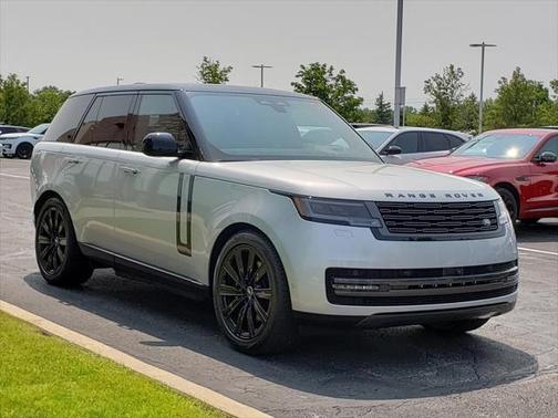2025 Land Rover Range Rover P550e SE