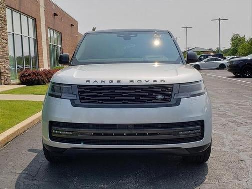 2025 Land Rover Range Rover P550e SE