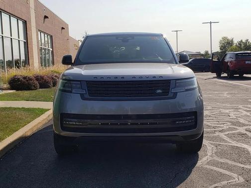 2025 Land Rover Range Rover P550e SE