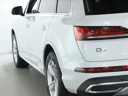 2021 Audi Q7 45 Premium Plus