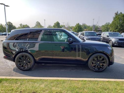 2025 Land Rover Range Rover P550e SE