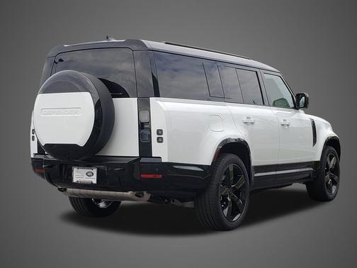 Fuji White 2026 Land Rover Defender P400 X-Dynamic SE