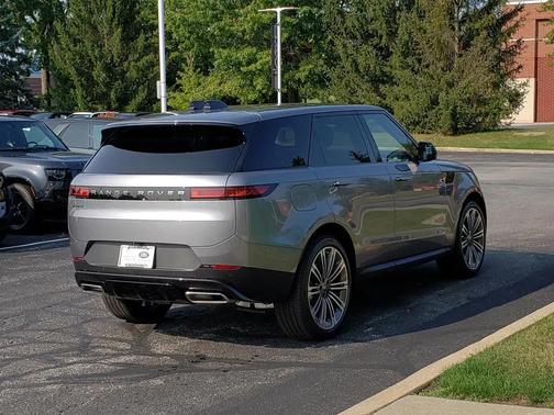 2025 Land Rover Range Rover Sport SE