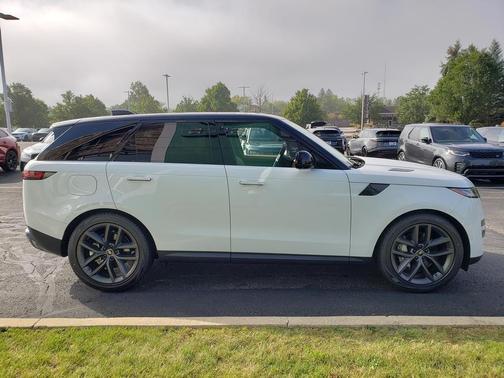 2025 Land Rover Range Rover Sport SE