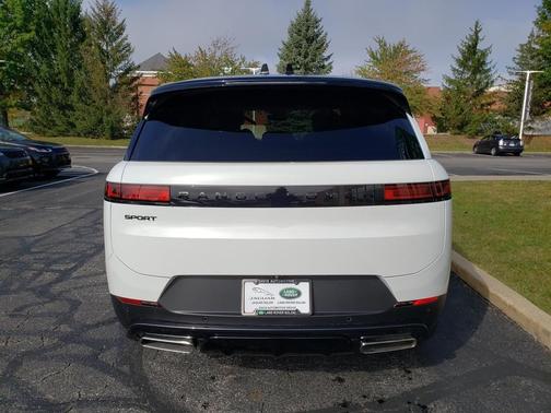 2025 Land Rover Range Rover Sport SE