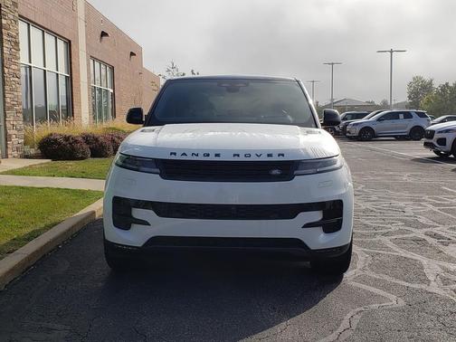2025 Land Rover Range Rover Sport SE